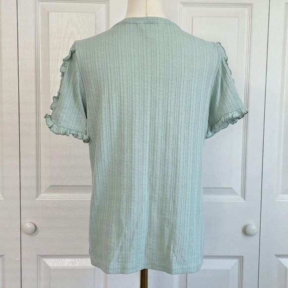 ♡ Green Ruffle Blouse ♡ - Picture 2 of 3